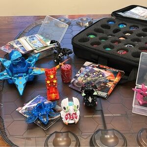 Bakugan Battle Brawlers Action Figure Set, case, board